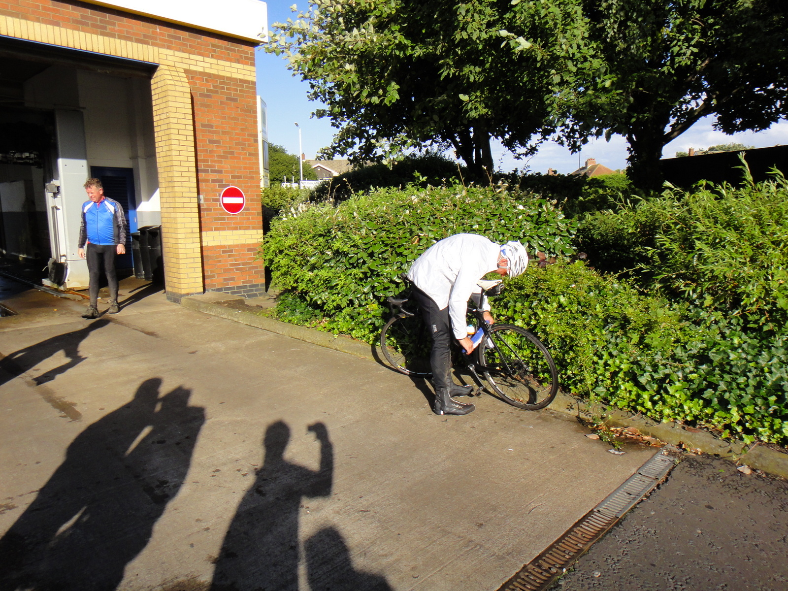 Damien and my determination to properly clean our bikes at the end amused the others greatly :-)