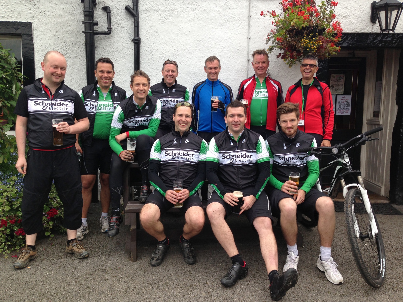 A well earned beer at the end of day one (L-R: Stuart, Benois, Valters, Matt, Richard, Me, Dave, Loyd, Lee, Damien)