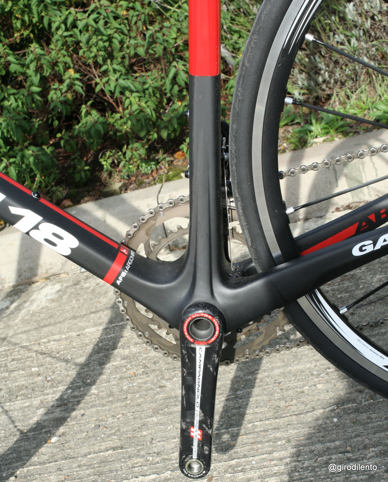 2014 Argon 18 Gallium Pro - interesting ribs on the seat tube for more rigidity at the base