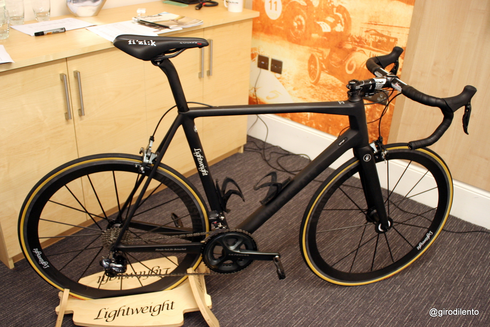 Lightweight Urgestalt with Ultegra 11 speed Di2 and Lightweight wheels, bars and cages
