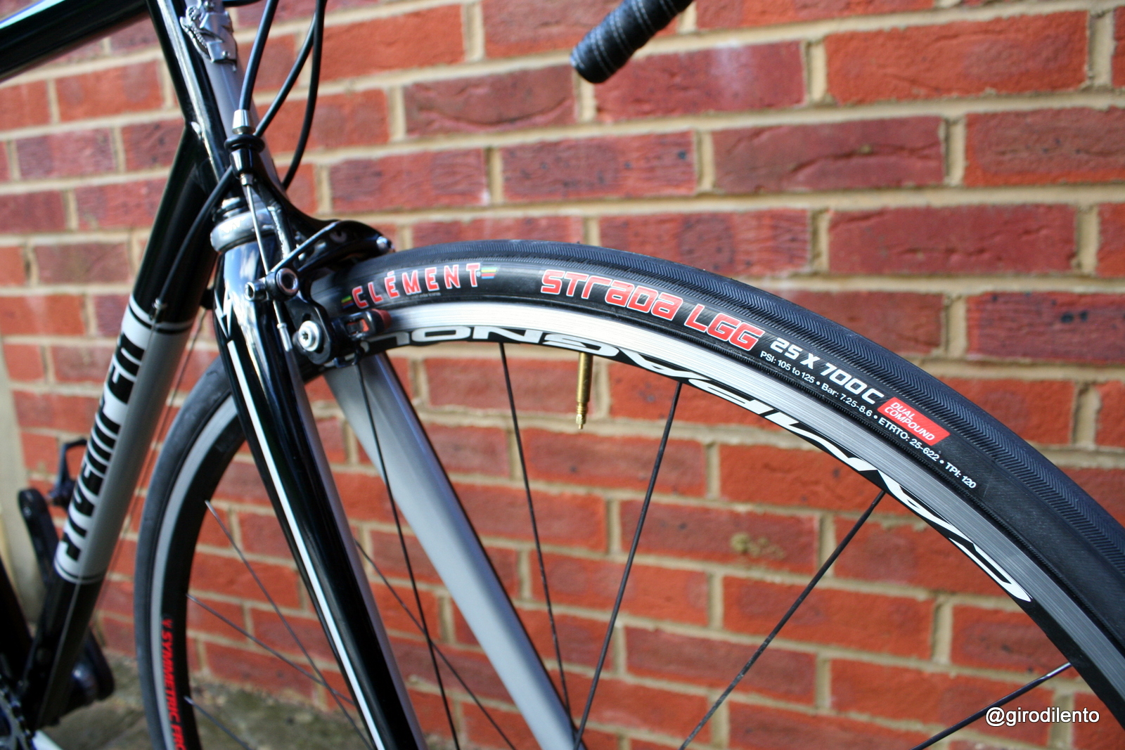 Clemént Strada LGG tyres on Campagnolo Neutron Ultra wheels - very classic