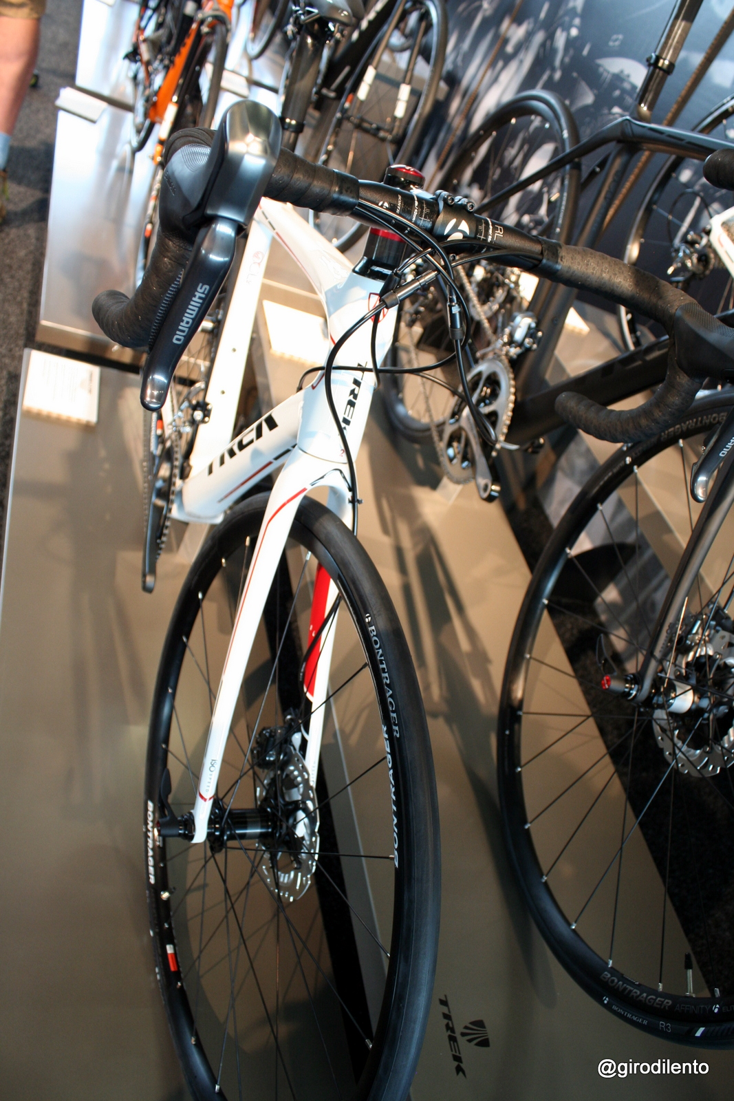 Domane 6.2 Disc wearing Shimano's brand new R685 hydraulic disc brakes