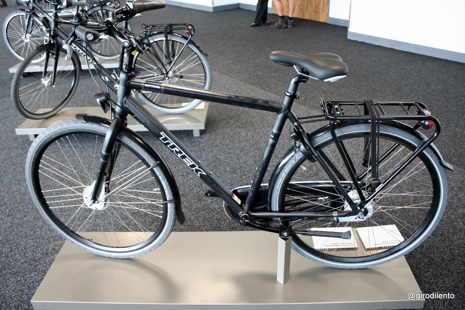 Chainguard, built in lock, rack and stand - come on Trek - sell me one of these please!