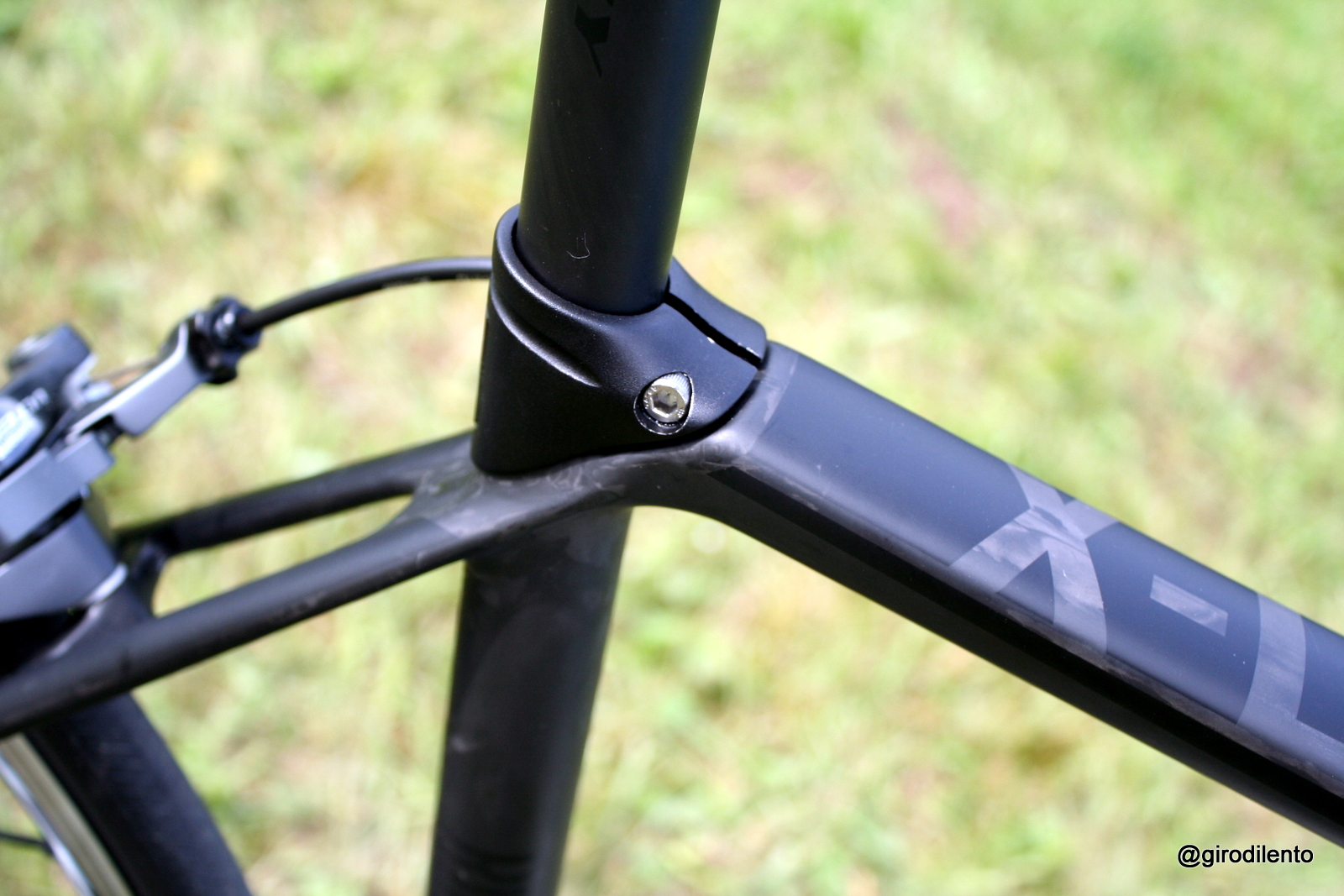 X-Lite Team now also features what's become the family seatpost design for Rose