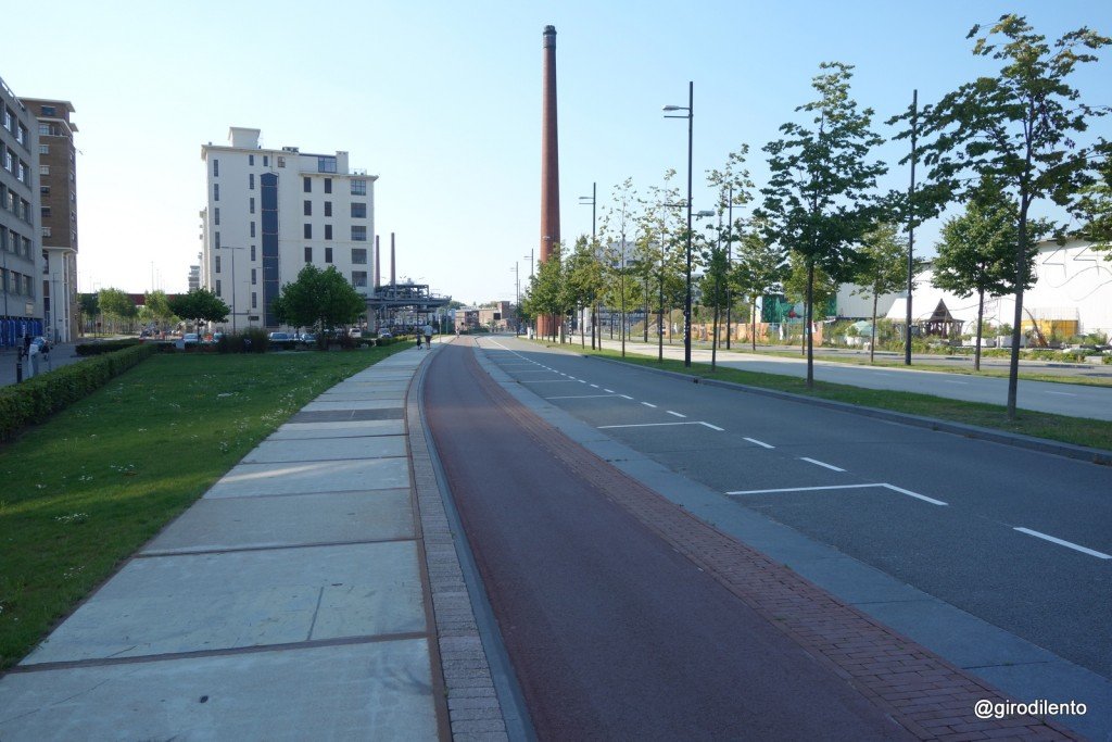 Cycle path in central Eindhoven, note the cyclists on far left who are choosing to cycle on quieter paths than this one