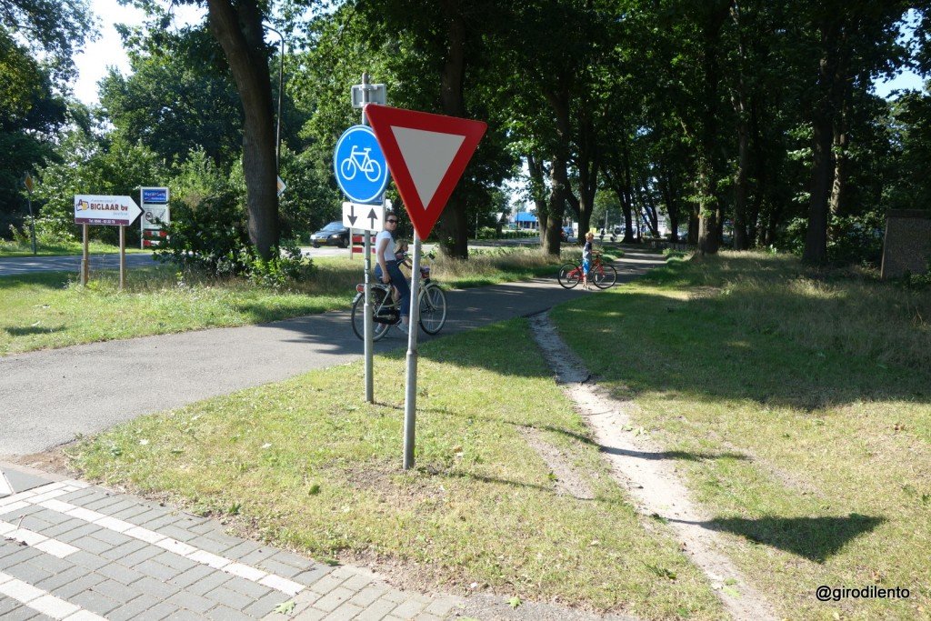 A Dutch "desire line" showing a route the locals choose to take where the path isn't perfect